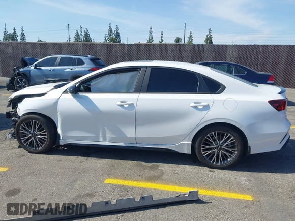2022 Kia Forte GT-Line with VIN 3KPF54AD2NE509834, listed as a IAAI auction lot 41980278 with 16,362 mi miles. Bid and sale history available at carsss.com. Image 14.