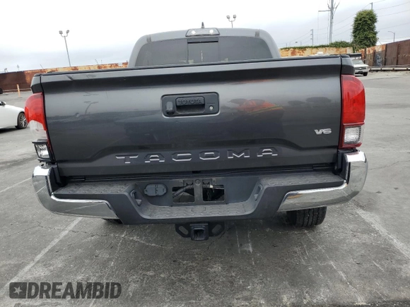 2018 Toyota Tacoma SR5 z VIN 3TMAZ5CN1JM073441, wystawiony jako Copart lot #59153555 z przebiegiem 31 383 mil mil oraz Szkoda całkowita • Salvage title. Historia ofert i sprzedaży dostępna na DreamBid. Obrazek 6.