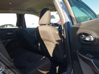 2019 Jeep Cherokee Latitude with VIN 1C4PJMCX4KD469454, listed as a IAAI auction lot 41488654 with 92,634 mi miles. Bid and sale history available at carsss.com. Image 8.