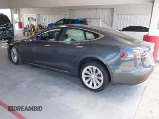 2018 Tesla Model S 75D с VIN 5YJSA1E2XJF246112, выставлен на аукционе IAAI как лот 42124379 с пробегом Не указан миль и . История ставок и продаж доступна на DreamBid. Изображение 3.