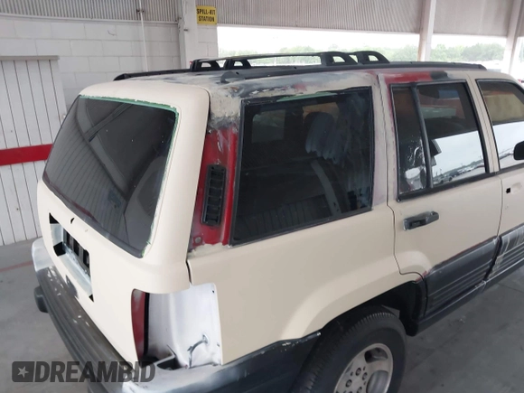 1996 Jeep Grand Cherokee Laredo z VIN 1J4FX58S7TC157272, wystawiony jako IAAI lot #42422023 z przebiegiem 229 170 mil mil oraz . Historia ofert i sprzedaży dostępna na DreamBid. Obrazek 14.