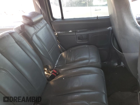 2000 Mercury Mountaineer z VIN 4M2ZU86P4YUJ11793, wystawiony jako Copart lot #42039265 z przebiegiem 231 387 mil mil oraz Czysty tytuł • Clean title. Historia ofert i sprzedaży dostępna na DreamBid. Obrazek 11.