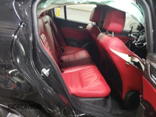 2019 Alfa Romeo Giulia Ti z VIN ZARFANBN7K7608174, wystawiony jako Copart lot #85051934 z przebiegiem 50 824 mil mil oraz Szkoda całkowita • Salvage title. Historia ofert i sprzedaży dostępna na DreamBid. Obrazek 10.