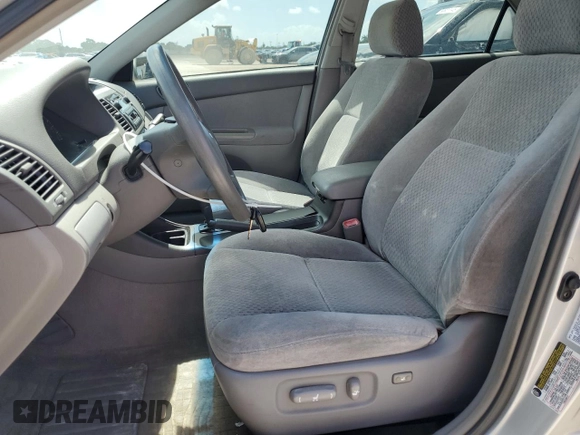2004 Toyota Camry LE z VIN 4T1BE32K34U305013, wystawiony jako Copart lot #60912085 z przebiegiem 127 247 mil mil oraz Szkoda całkowita • Salvage title. Historia ofert i sprzedaży dostępna na DreamBid. Obrazek 7.
