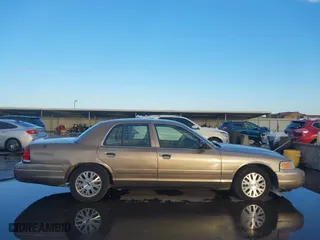 2005 Ford Crown Victoria LX with VIN 2FAFP74W55X130190, listed as a IAAI auction lot 41138306 with 122,738 mi miles. Bid and sale history available at carsss.com. Image 12.
