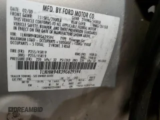 2009 Lincoln MKS z VIN 1LNHM94R39G629594, wystawiony jako Copart lot #56986125 z przebiegiem Nie podano mil oraz Szkoda całkowita • Salvage title. Historia ofert i sprzedaży dostępna na DreamBid. Obrazek 13.