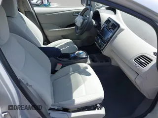 2015 Nissan LEAF S z VIN 1N4AZ0CP5FC307440, wystawiony jako IAAI lot #41940583 z przebiegiem 60 727 mil mil oraz . Historia ofert i sprzedaży dostępna na DreamBid. Obrazek 5.