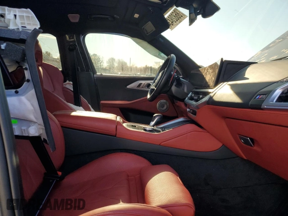 2024 BMW XM z VIN 5YM23CS00R9V38387, wystawiony jako Copart lot #86828434 z przebiegiem Nie podano mil oraz Szkody całkowita. Historia ofert i sprzedaży dostępna na DreamBid. Obrazek 7.