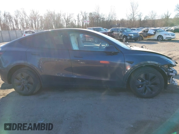 2024 Tesla Model Y Long Range with VIN 7SAYGDEE6RA321453, listed as a IAAI auction lot 41463429 with 9,649 mi miles. Bid and sale history available at carsss.com. Image 13.