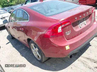 2013 Volvo S60 T5 z VIN YV1612FHXD1215492, wystawiony jako IAAI lot #42399165 z przebiegiem 205 023 mil mil oraz . Historia ofert i sprzedaży dostępna na DreamBid. Obrazek 3.