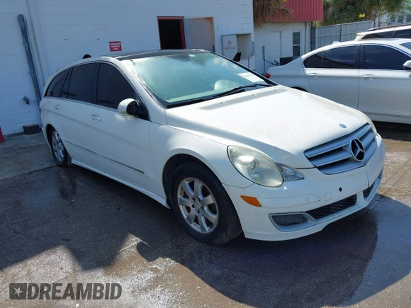 2006 Mercedes-Benz R-Class 3.5L with VIN 4JGCB65E26A010431, listed as a IAAI auction lot 41907240 with 123,379 mi miles. Bid and sale history available at carsss.com. Image 1.