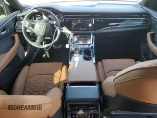 2023 Audi RS Q8 z VIN WU1ARBF1XPD019067, wystawiony jako Copart lot #45020084 z przebiegiem 7297 mil mil oraz . Historia ofert i sprzedaży dostępna na DreamBid. Obrazek 8.
