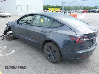 2023 Tesla Model 3 z VIN 5YJ3E1EA1PF449575, wystawiony jako IAAI lot #42457119 z przebiegiem 51 084 mil mil oraz . Historia ofert i sprzedaży dostępna na DreamBid. Obrazek 3.