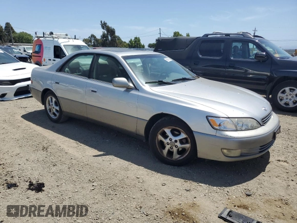 2000 Lexus ES 300 with VIN JT8BF28G3Y5084655, listed as a Copart auction lot 56600925 with 105,499 mi miles and Clean title. Bid and sale history available at DreamBid. Image 4.