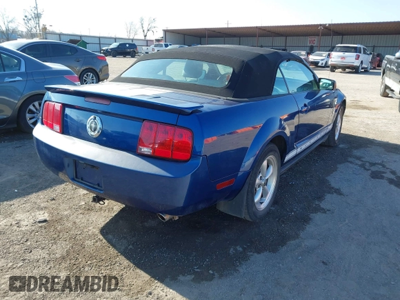 2008 Ford Mustang Deluxe with VIN 1ZVHT84N685117737, listed as a IAAI auction lot 41086449 with 215,136 mi miles and . Bid and sale history available at carsss.com. Image 4.