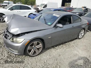 2009 BMW 3 Series 335i z VIN WBAWB73569P045983, wystawiony jako Copart lot #71563274 z przebiegiem 108 534 mil mil oraz Szkoda całkowita • Salvage title. Historia ofert i sprzedaży dostępna na DreamBid. Obrazek 1.