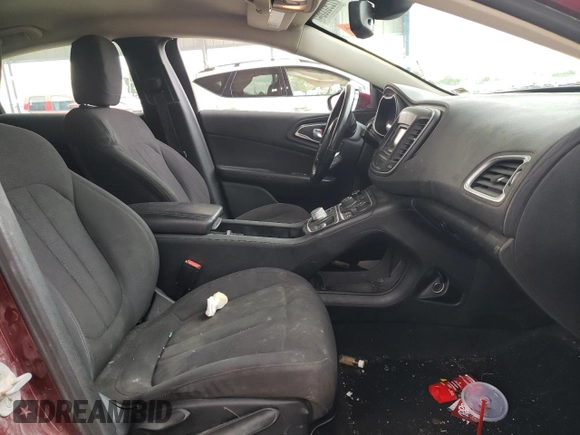 2015 Chrysler 200 Limited z VIN 1C3CCCAB4FN533300, wystawiony jako Copart lot #72953384 z przebiegiem Nie podano mil oraz Szkoda całkowita • Salvage title. Historia ofert i sprzedaży dostępna na DreamBid. Obrazek 7.