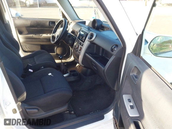 2005 Scion xB z VIN JTLKT334654016076, wystawiony jako IAAI lot #41713410 z przebiegiem 278 715 mil mil oraz . Historia ofert i sprzedaży dostępna na DreamBid. Obrazek 5.