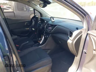 2018 Chevrolet Trax LS with VIN 3GNCJKSB9JL150575, listed as a IAAI auction lot 41693776 with 71,483 mi miles. Bid and sale history available at carsss.com. Image 5.