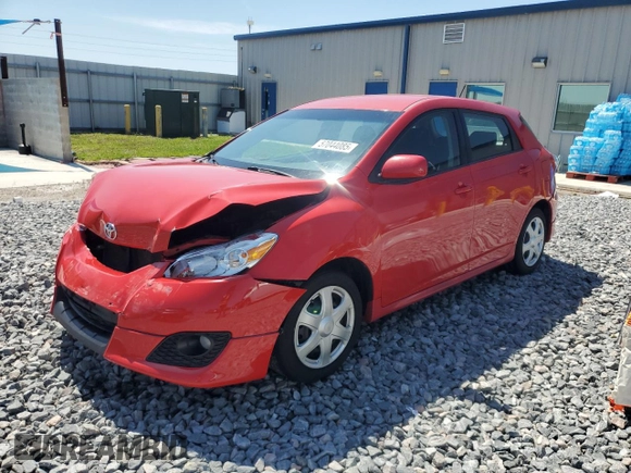 2010 Toyota Matrix z VIN 2T1KU4EE8AC337886, wystawiony jako Copart lot #57044085 z przebiegiem 205 048 mil mil oraz Szkoda całkowita • Salvage title. Historia ofert i sprzedaży dostępna na DreamBid. Obrazek 1.