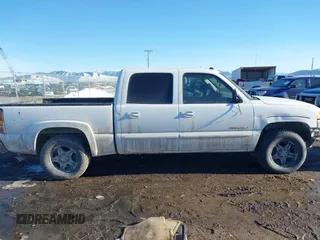 2005 GMC Sierra Denali z VIN 2GTEK63N151372484, wystawiony jako IAAI lot #41640341 z przebiegiem 291 915 mil mil oraz . Historia ofert i sprzedaży dostępna na DreamBid. Obrazek 14.