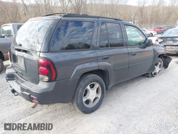 2007 Chevrolet TrailBlazer LS with VIN 1GNDT13S972114838, listed as a IAAI auction lot 41905506 with 192,123 mi miles. Bid and sale history available at carsss.com. Image 4.