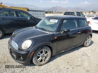 2013 MINI Hardtop с VIN WMWSU3C54DT370617, выставлен на аукционе Copart как лот 63946965 с пробегом 106 758 миль миль и Списание • Salvage title. История ставок и продаж доступна на DreamBid. Изображение 1.