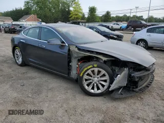 2018 Tesla Model S 75D with VIN 5YJSA1E20JF283959, listed as a Copart auction lot 59386465 with 75,078 mi miles and Salvage title. Bid and sale history available at DreamBid. Image 4.