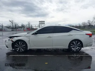 2019 Nissan Altima SR with VIN 1N4BL4CV4KN319945, listed as a IAAI auction lot 41953274 with 131,402 mi miles and . Bid and sale history available at carsss.com. Image 14.