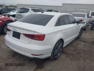 2019 Audi A3 Premium z VIN WAUAUGFF5K1014435, wystawiony jako IAAI lot #40952640 z przebiegiem 61 525 mil mil oraz . Historia ofert i sprzedaży dostępna na DreamBid. Obrazek 4.