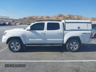 2014 Toyota Tacoma PreRunner with VIN 3TMJU4GN7EM158440, listed as a IAAI auction lot 41353276 with 1 mi miles. Bid and sale history available at carsss.com. Image 14.