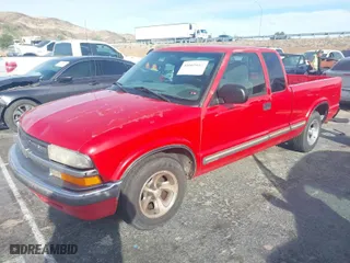 2001 Chevrolet S-10 LS with VIN 1GCCS19W018137236, listed as a IAAI auction lot 41665664 with 151,117 mi miles. Bid and sale history available at carsss.com. Image 2.
