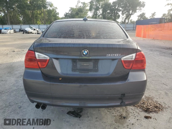 2007 BMW 3 Series 328i z VIN WBAVA33507KX72442, wystawiony jako Copart lot #59585405 z przebiegiem 185 003 mil mil oraz Szkoda całkowita • Salvage title. Historia ofert i sprzedaży dostępna na DreamBid. Obrazek 6.