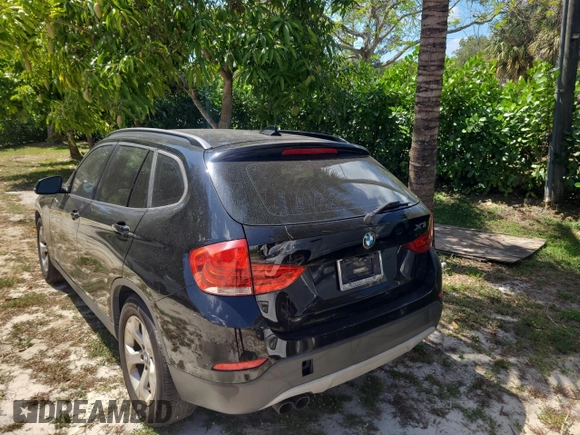 2014 BMW X1 sDrive28i z VIN WBAVM1C58EVW47891, wystawiony jako Copart lot #54916005 z przebiegiem 120 000 mil mil oraz Czysty tytuł • Clean title. Historia ofert i sprzedaży dostępna na DreamBid. Obrazek 3.