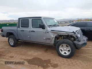 2020 Jeep Gladiator Sport S with VIN 1C6HJTAG1LL141165, listed as a IAAI auction lot 42013668 with 176,107 mi miles. Bid and sale history available at carsss.com. Image 13.