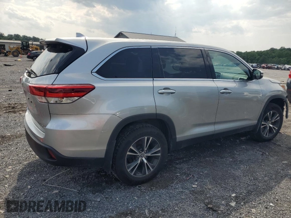 2019 Toyota Highlander LE with VIN 5TDBZRFH3KS975866, listed as a Copart auction lot 60226695 with 68,113 mi miles and Salvage title. Bid and sale history available at DreamBid. Image 3.