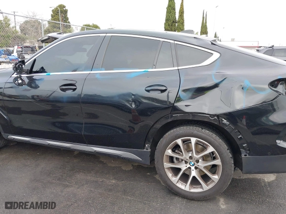 2021 BMW X6 xDrive40i with VIN 5UXCY6C08M9G88854, listed as a IAAI auction lot 41733568 with 30,150 mi miles. Bid and sale history available at carsss.com. Image 15.