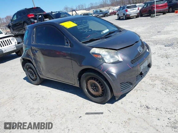 2013 Scion iQ z VIN JTNJJXB00DJ022972, wystawiony jako IAAI lot #41841135 z przebiegiem 105 096 mil mil oraz . Historia ofert i sprzedaży dostępna na DreamBid. Obrazek 1.
