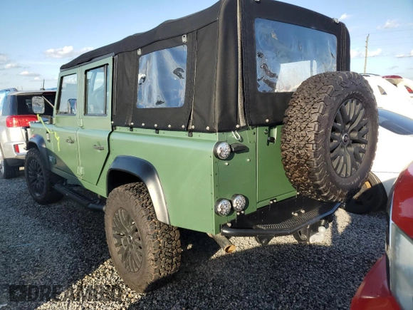 1983 Land Rover Defender with VIN SALLDHMV2AA199289, listed as a Copart auction lot 74901204 with 965 mi miles and Salvage title. Bid and sale history available at DreamBid. Image 2.