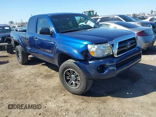 2008 Toyota Tacoma PreRunner with VIN 5TETU62N78Z590352, listed as a IAAI auction lot 41818321 with 190,762 mi miles. Bid and sale history available at carsss.com. Image 1.