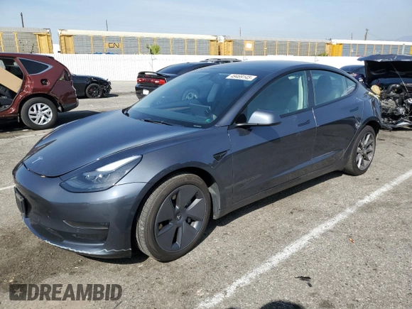 2022 Tesla Model 3 z VIN 5YJ3E1EA2NF318667, wystawiony jako Copart lot #49469145 z przebiegiem 48 242 mil mil oraz Szkoda całkowita • Salvage title. Historia ofert i sprzedaży dostępna na DreamBid. Obrazek 1.