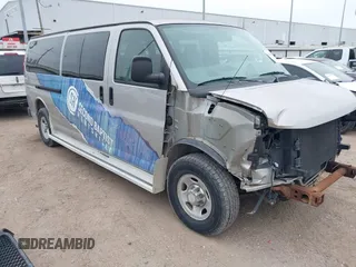 2006 Chevrolet Express Passenger z VIN 1GAHG39U261144232, wystawiony jako IAAI lot #41606898 z przebiegiem 77 790 mil mil oraz . Historia ofert i sprzedaży dostępna na DreamBid. Obrazek 1.