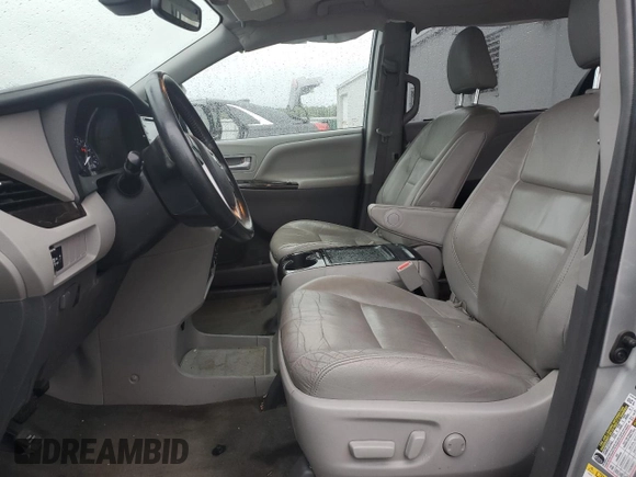 2019 Toyota Sienna XLE Auto Access Seat z VIN 5TDYZ3DC1KS969465, wystawiony jako Copart lot #56800805 z przebiegiem 151 485 mil mil oraz Szkoda całkowita • Salvage title. Historia ofert i sprzedaży dostępna na DreamBid. Obrazek 7.