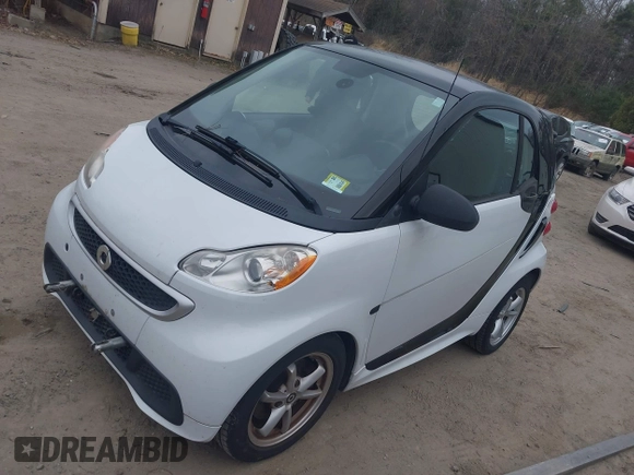 2014 Smart fortwo Pure with VIN WMEEJ3BA2EK779506, listed as a IAAI auction lot 42048566 with 26,102 mi miles and . Bid and sale history available at DreamBid. Image 2.