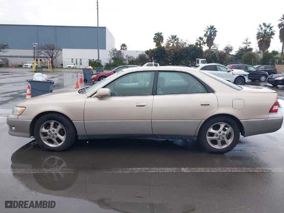 2001 Lexus ES 300 with VIN JT8BF28G210316181, listed as a IAAI auction lot 41562802 with NaN miles. Bid and sale history available at carsss.com. Image 14.