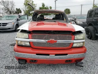 2004 Chevrolet Silverado 1500 LS with VIN 2GCEC19VX41111375, listed as a Copart auction lot 50514175 with 153,701 mi miles and Salvage Title. Bid and sale history available at DreamBid. Image 5.
