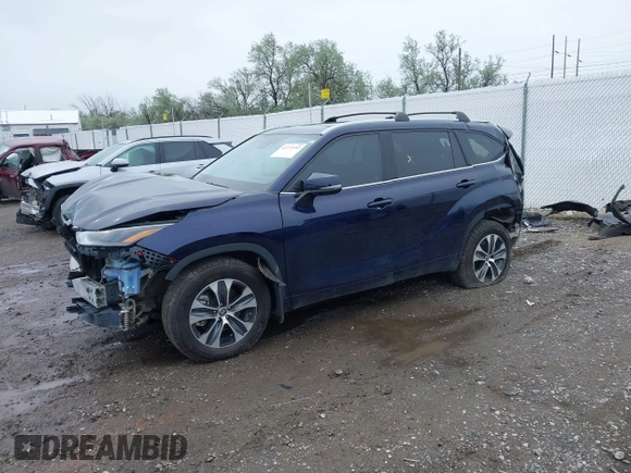 2022 Toyota Highlander XLE with VIN 5TDGZRBH6NS591080, listed as a IAAI auction lot 42271952 with 36,895 mi miles and . Bid and sale history available at DreamBid. Image 18.
