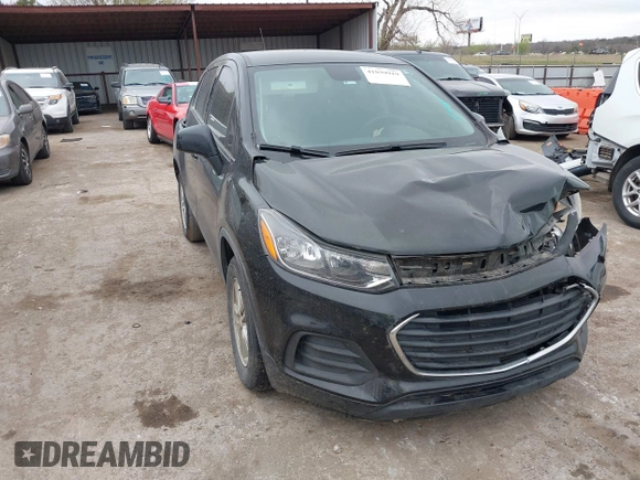 2020 Chevrolet Trax LS z VIN KL7CJKSB7LB314979, wystawiony jako IAAI lot #41899919 z przebiegiem 54 233 mil mil oraz . Historia ofert i sprzedaży dostępna na DreamBid. Obrazek 1.