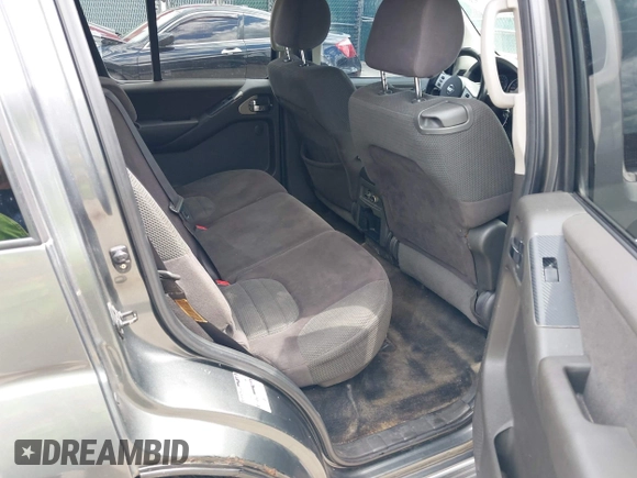 2005 Nissan Pathfinder SE z VIN 5N1AR18W25C701343, wystawiony jako IAAI lot #42209613 z przebiegiem 231 149 mil mil oraz . Historia ofert i sprzedaży dostępna na DreamBid. Obrazek 8.
