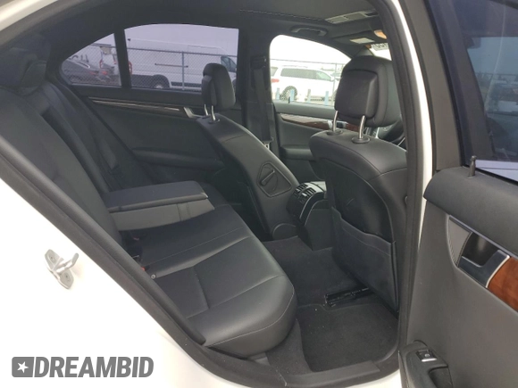 2014 Mercedes-Benz C 250 Sport с VIN WDDGF4HB1EA957805, выставлен на аукционе Copart как лот 53570455 с пробегом 35 894 миль миль и Списание • Salvage title. История ставок и продаж доступна на DreamBid. Изображение 10.